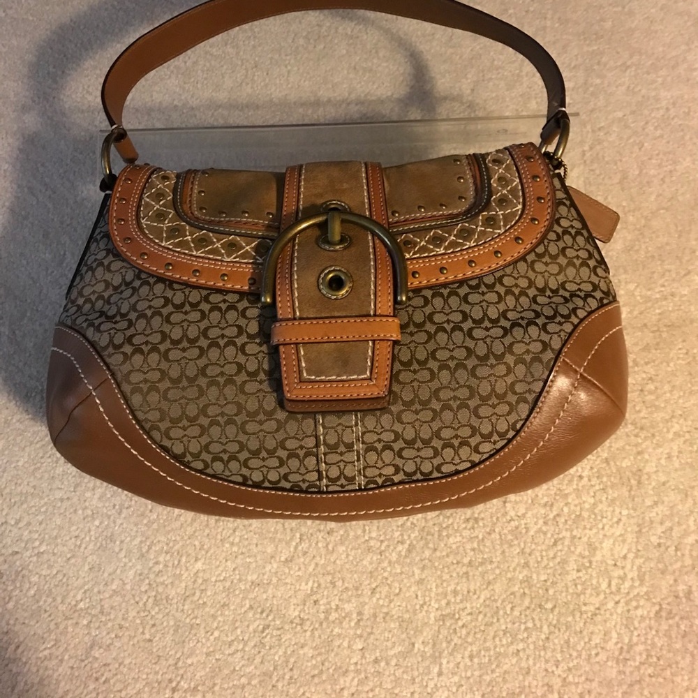 Coach shoulder bag. Tan.